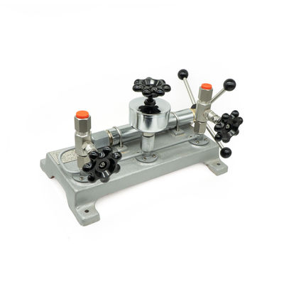 Portable Hydraulic Calibration Pump YW-60 High Pressure Manual Pump for On-site Calibration of Pressure Instruments